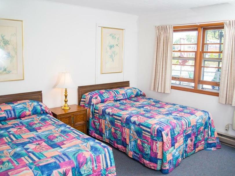 Colonial Motel Wisconsin Dells Εξωτερικό φωτογραφία