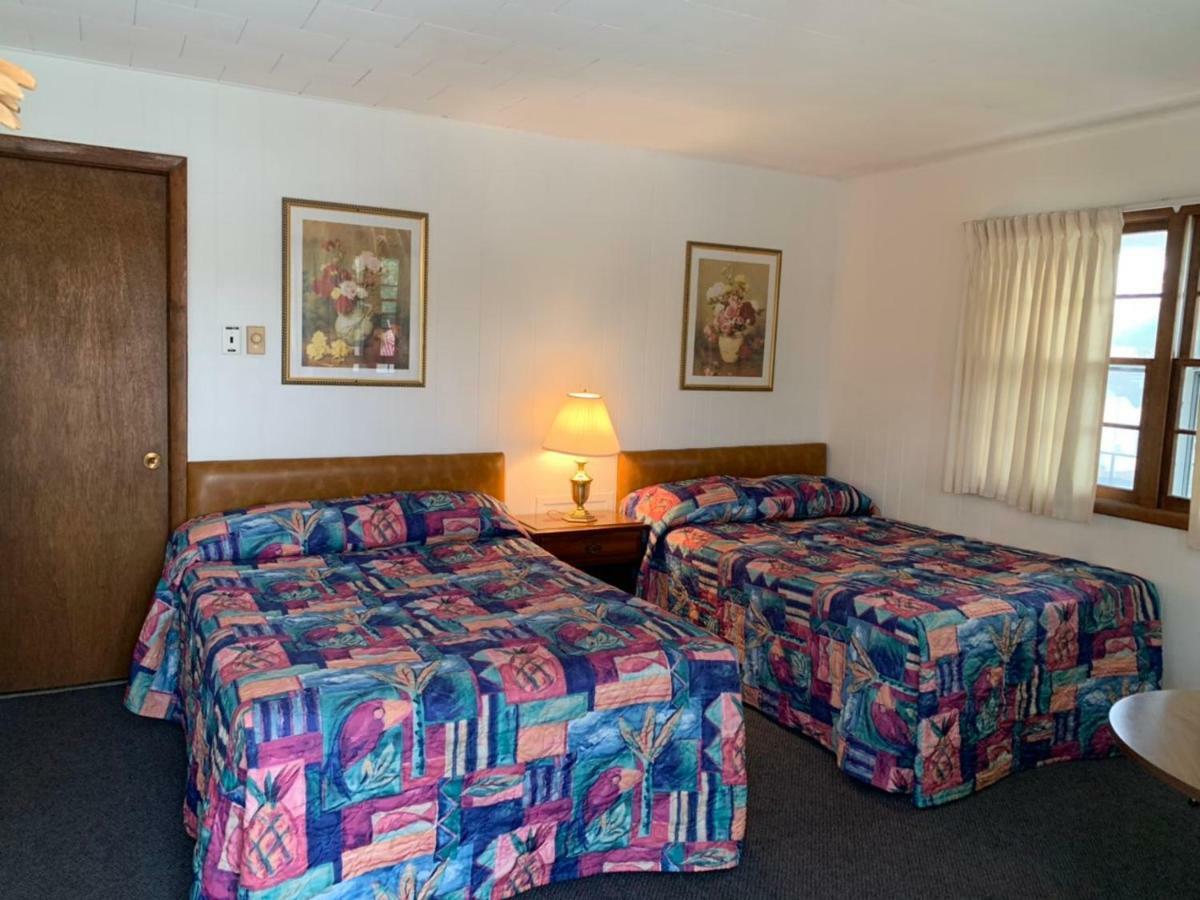 Colonial Motel Wisconsin Dells Εξωτερικό φωτογραφία