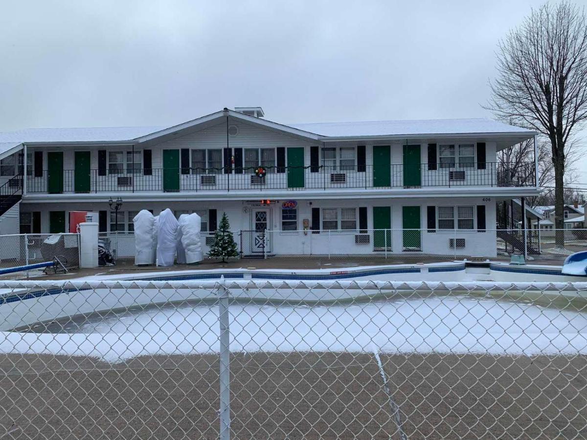 Colonial Motel Wisconsin Dells Εξωτερικό φωτογραφία
